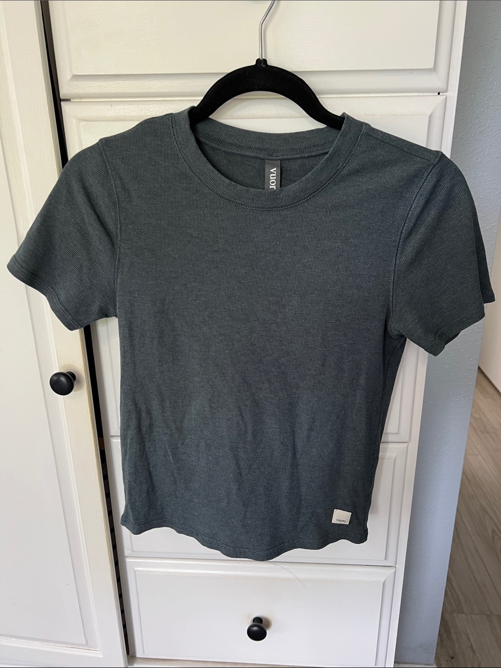 Vuori Short Sleeve Crew Crop Tee